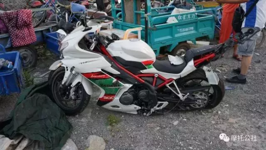 上海机车界妖精女王夜间疾驰出车祸身亡