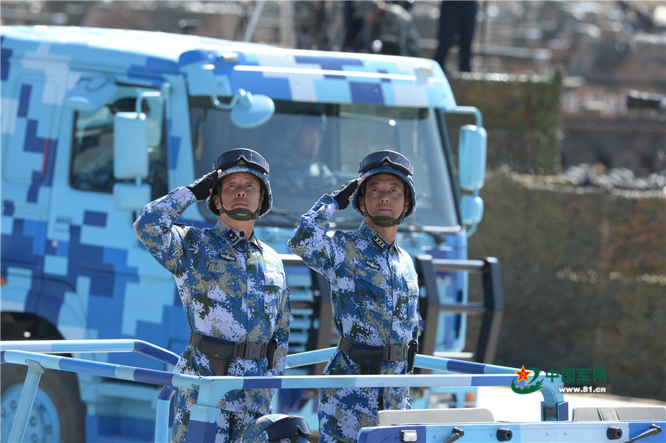 海军导弹第1方队,魏文徽少将.岱天荣摄影   16/28 隐藏描述