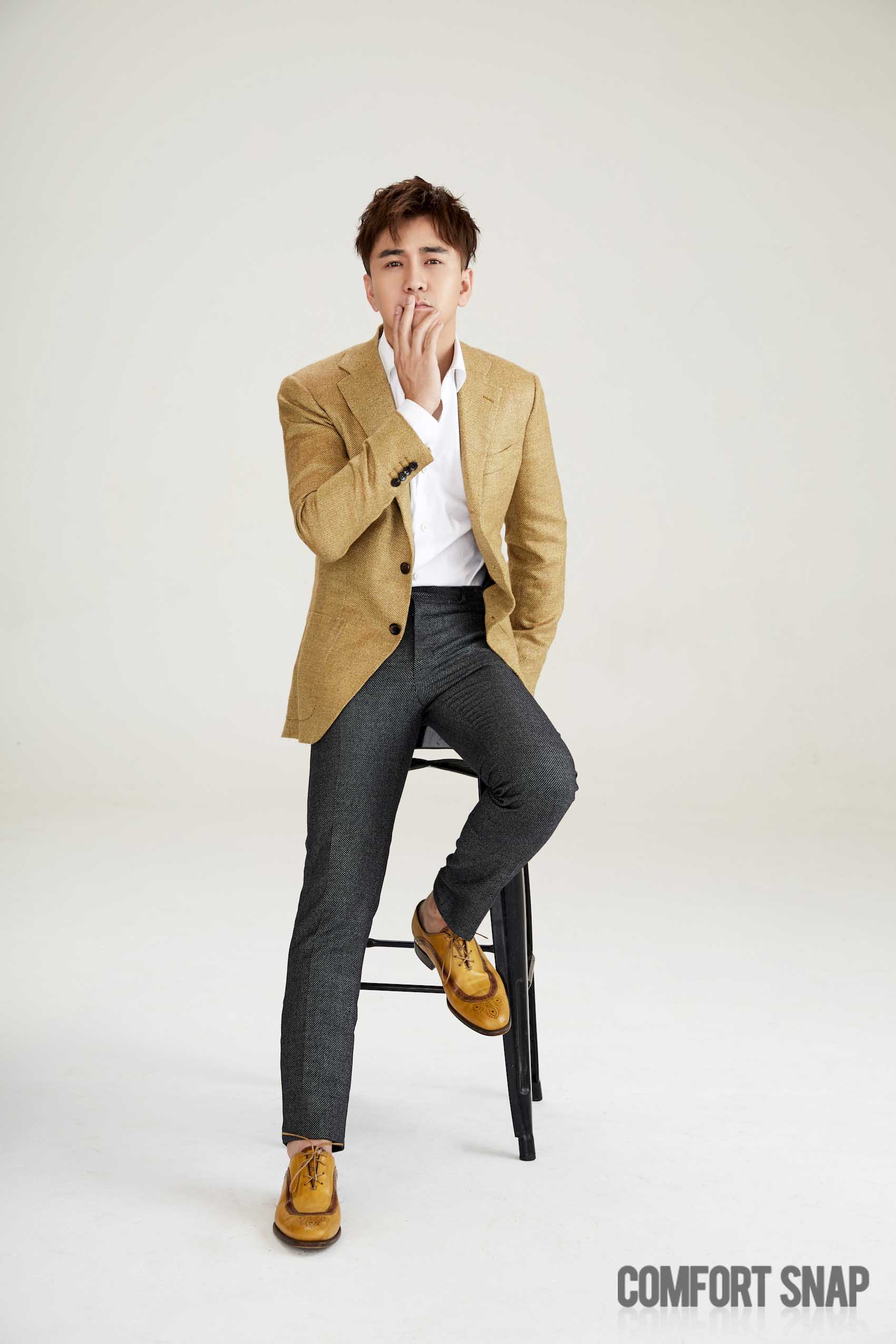 翟天临时尚大片曝光 绅士风格上演眼神杀