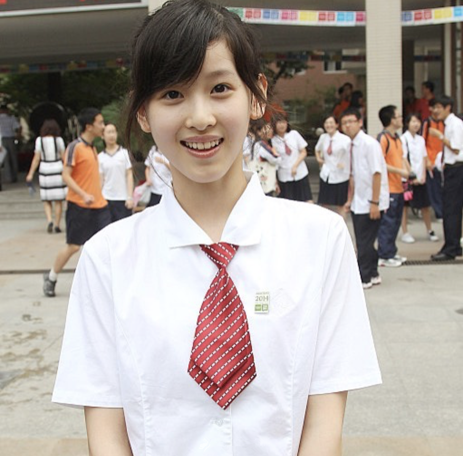 奶茶妹妹学生时期跳舞旧照身材气质出众