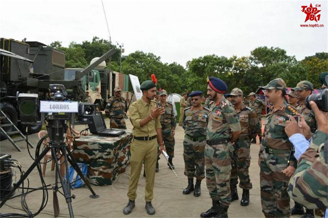 2017年8月5日,印度古吉拉特邦drangadra的一个军事基地,陆军部队进行