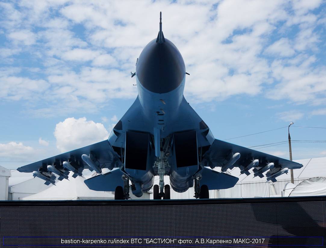 22 俄罗斯最先进米格35战机亮相