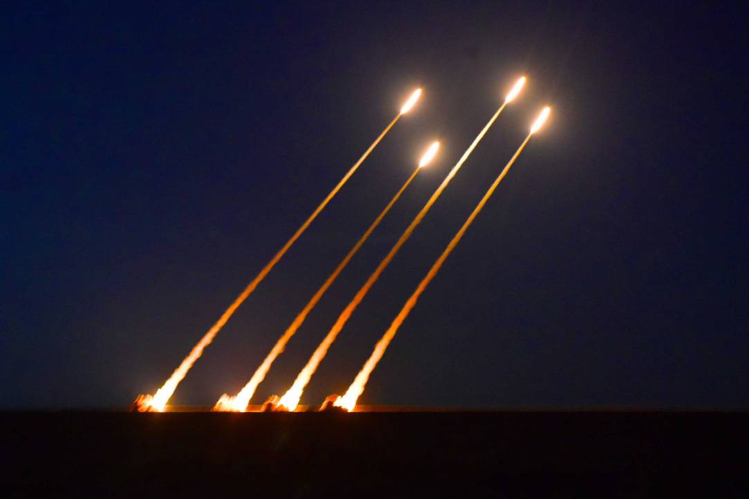 9 陆军防空导弹大漠齐射场面壮观