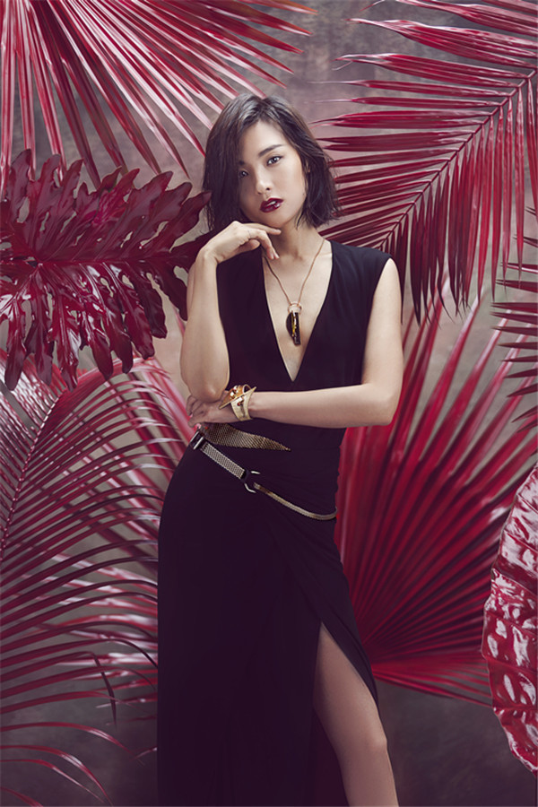 5 郑罗茜复古大片曝光 红唇神秘别有风韵