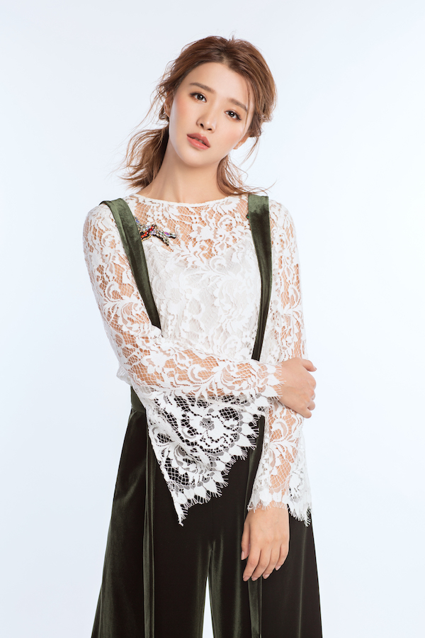 张杨果而曝"田园风"写真 清新甜美温暖可人