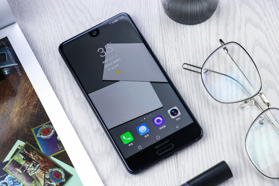 体验夏普aquoss2不一样的全面屏很个性