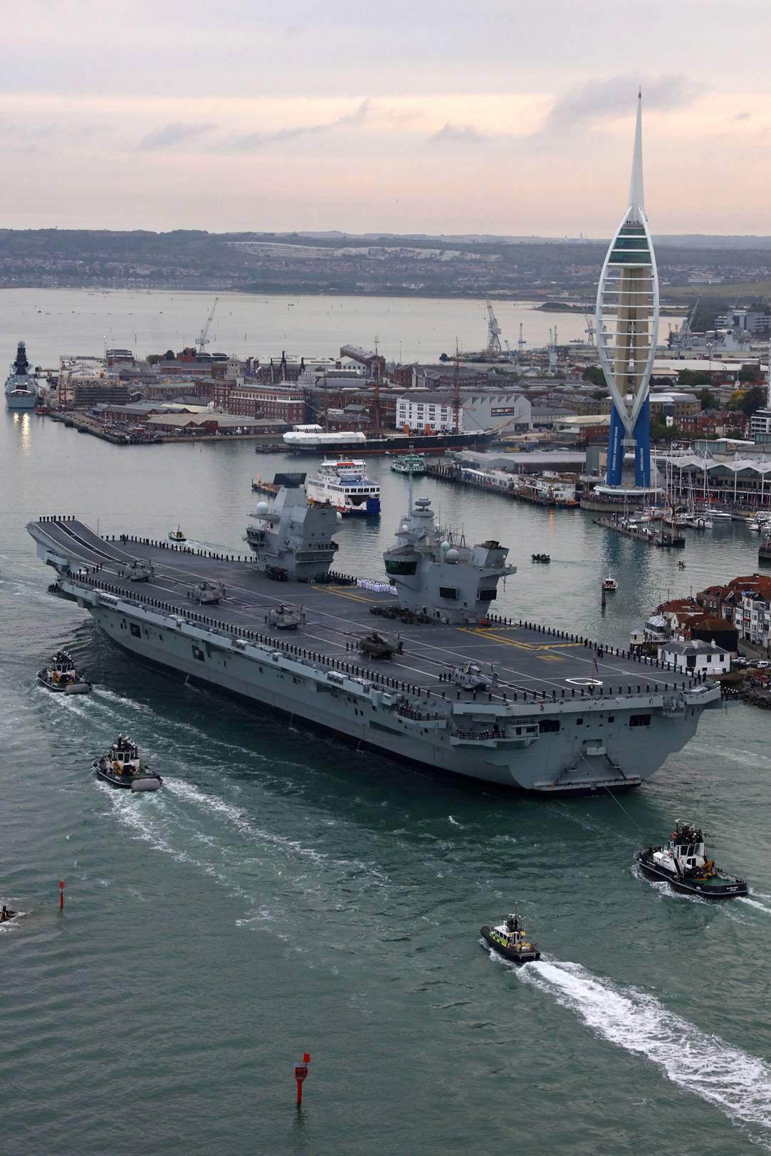 英国唯一航母完成海试返回英国