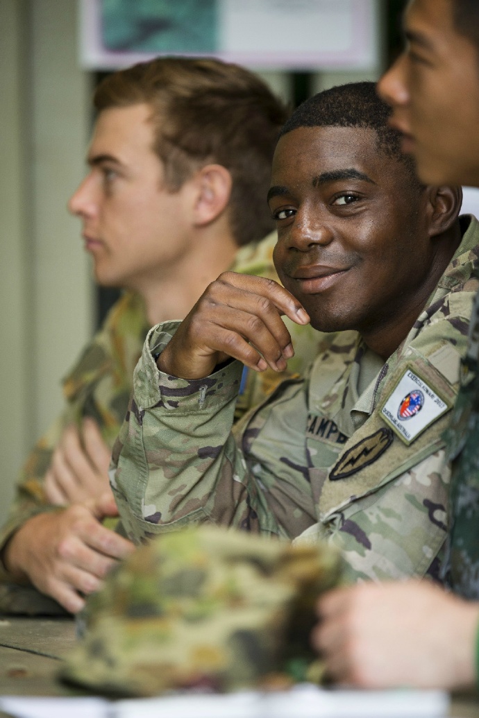 中美澳三军丛林中展开联合演练