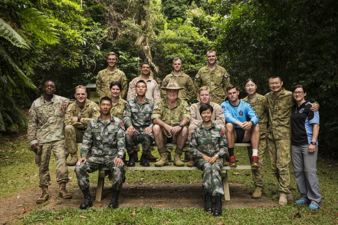 中美澳三军丛林中展开联合演练