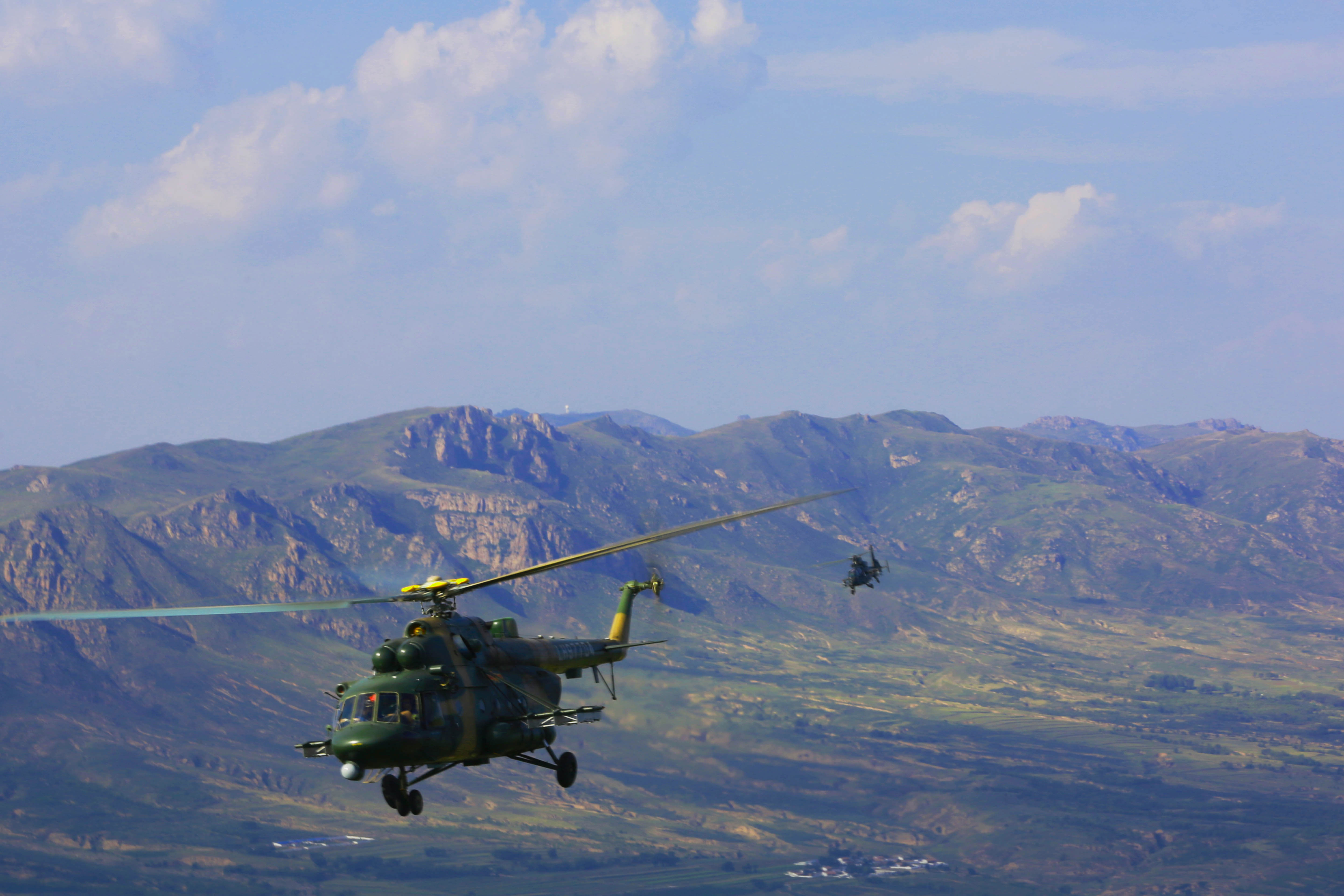 11 陆军航空兵武直集群训练威武霸气