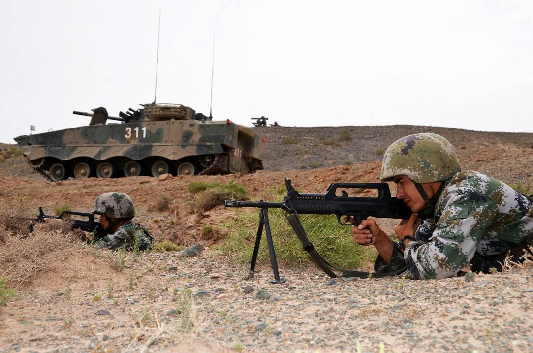 11 陆军祁连山演习黄沙漫天似实战