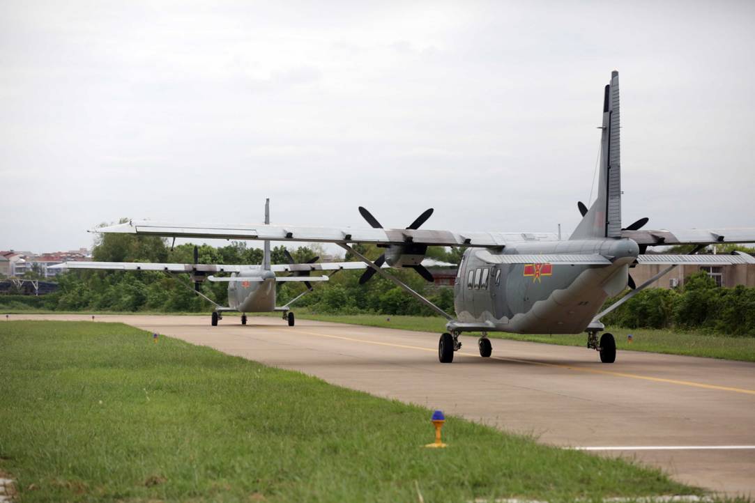 中國空軍空降兵部隊塗裝的運-12運輸機.