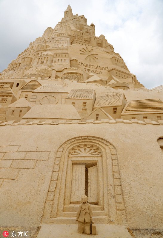 4 耗沙3500吨!德国巨型沙雕城堡破世界纪录