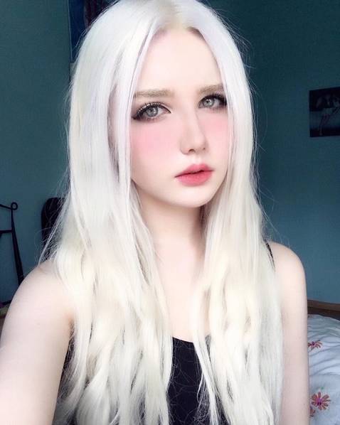 俄罗斯女孩天生银发酷似精灵靠美貌养活自己