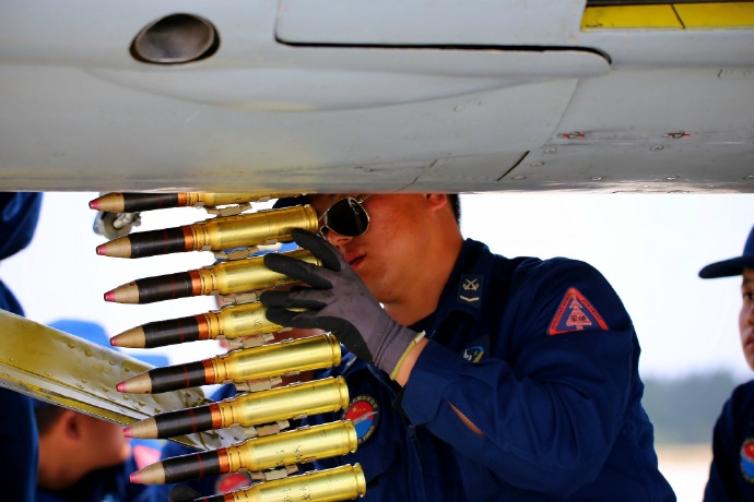 歼-7战机航弹原来装在这里