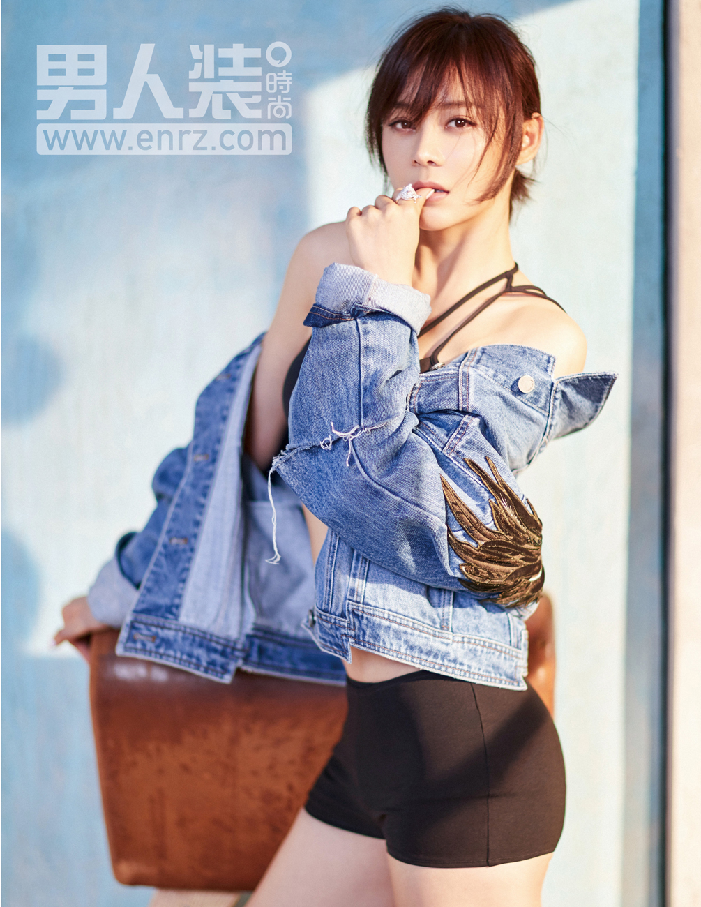 袁姗姗登男人装封面变性感小女人