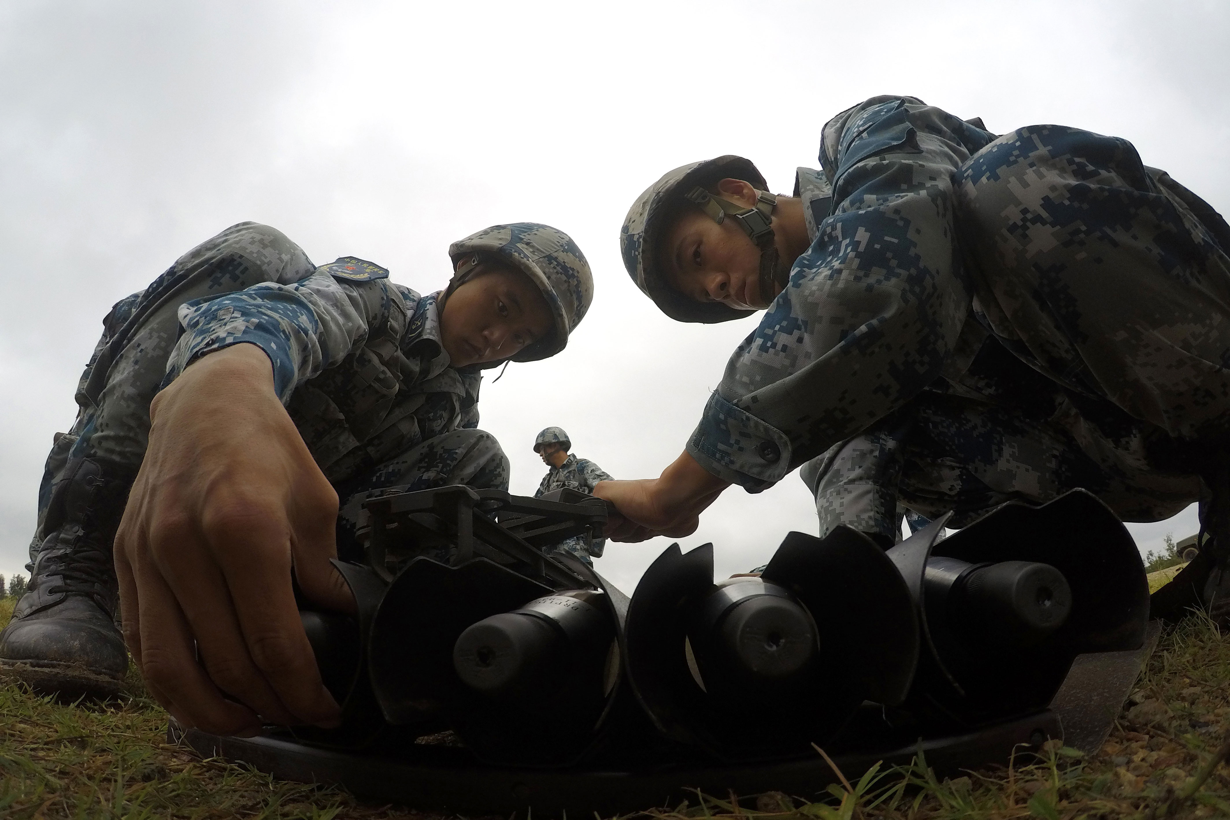 炮兵部隊全天候打擊場面震撼