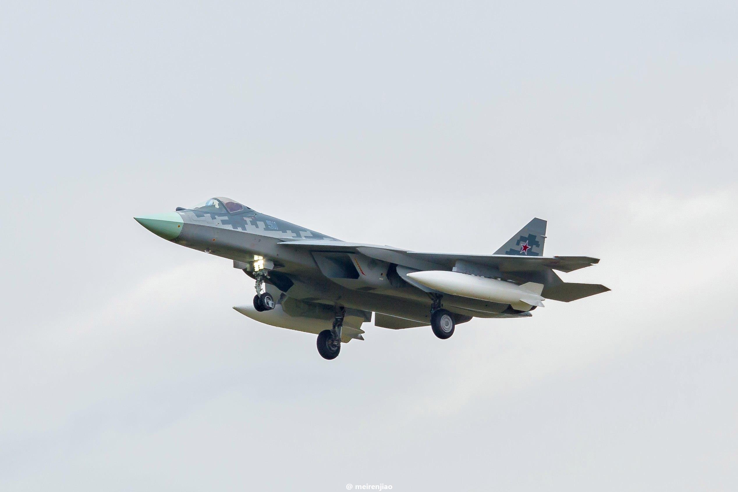 13 俄苏57战斗机亮相展示新涂装