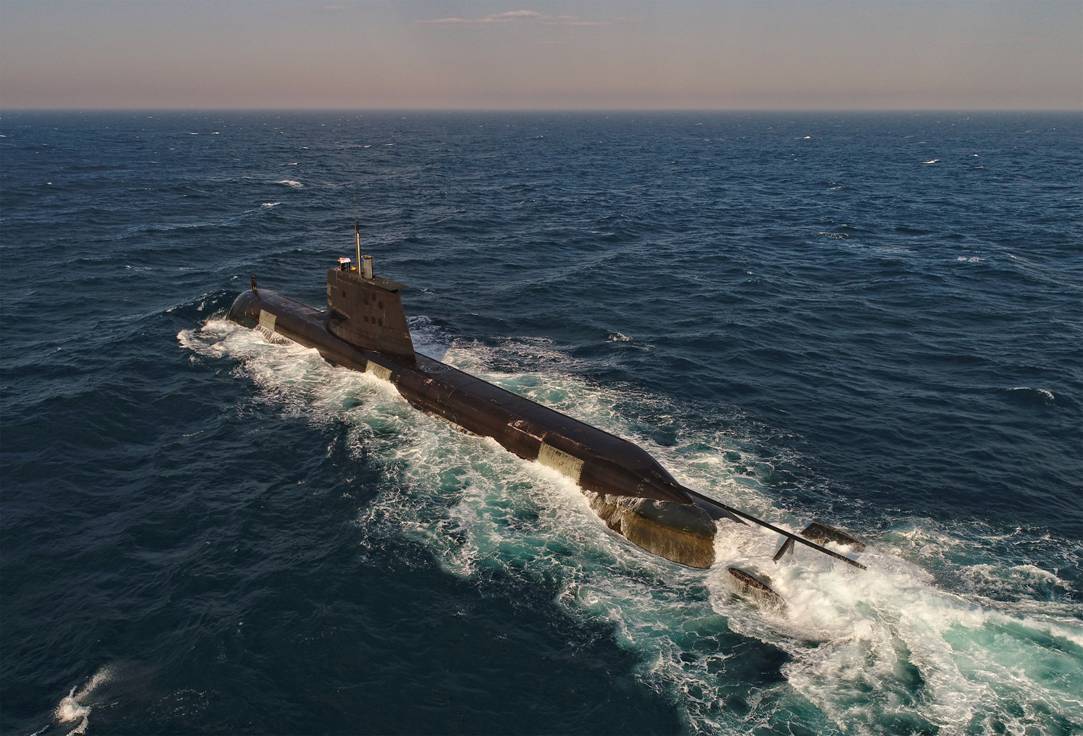 柯林斯级潜艇是由澳大利亚生产的一款常规潜艇,该潜艇具备强大的性能