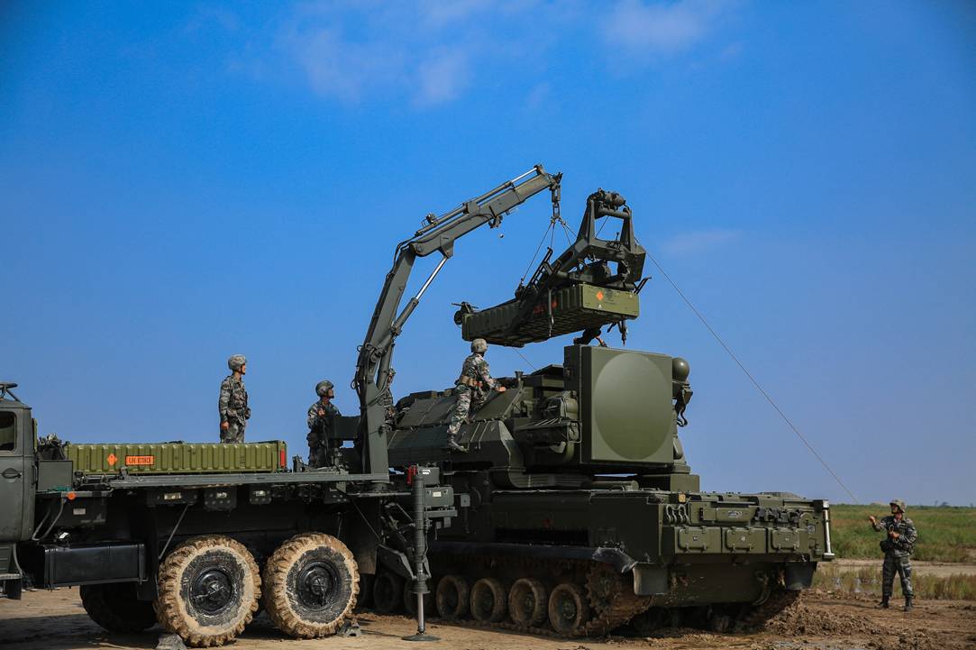 防空旅训练快速装填道尔防空导弹