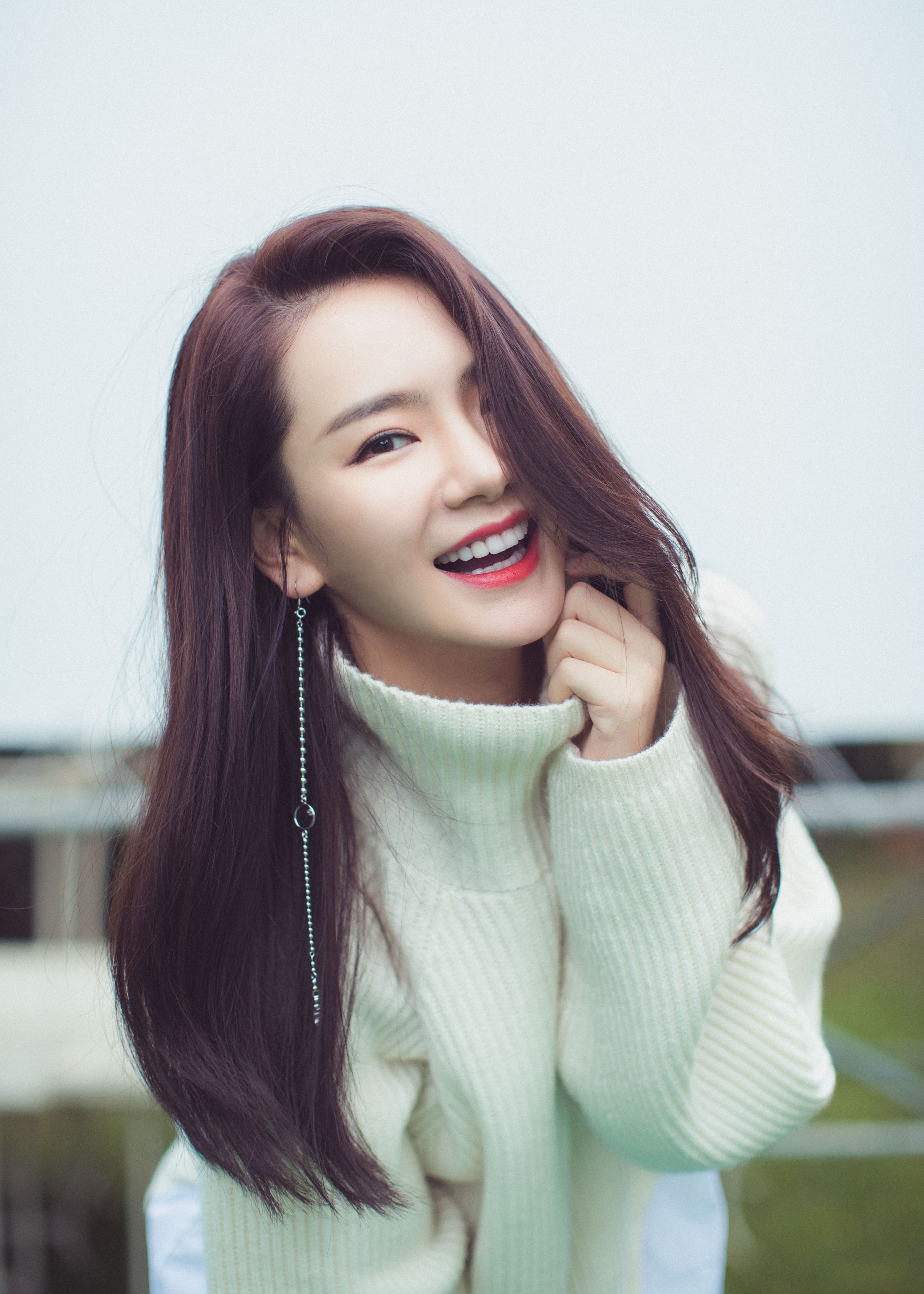 6 戚薇威尼斯写真 白毛衣红唇温暖又风趣