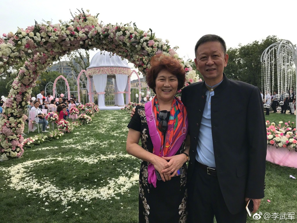 12 李晓霞婚礼国乒聚会 王皓透视西装 短裤出席