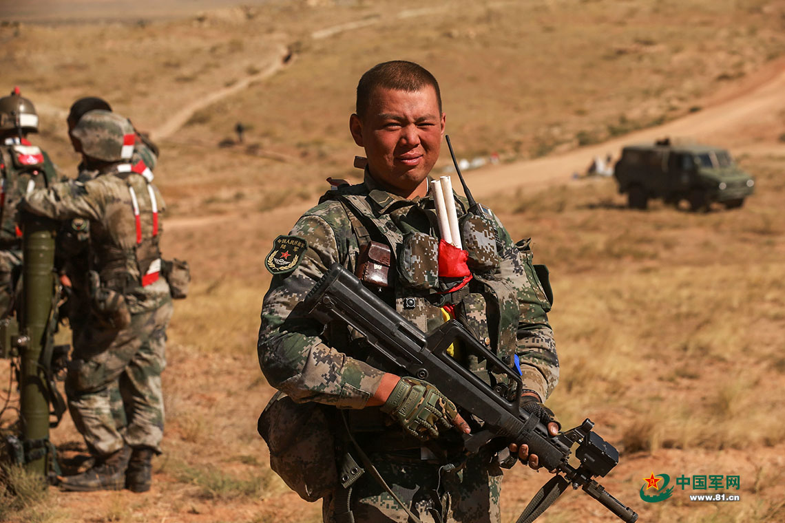 朱日和军演背景疑似东京铁塔?