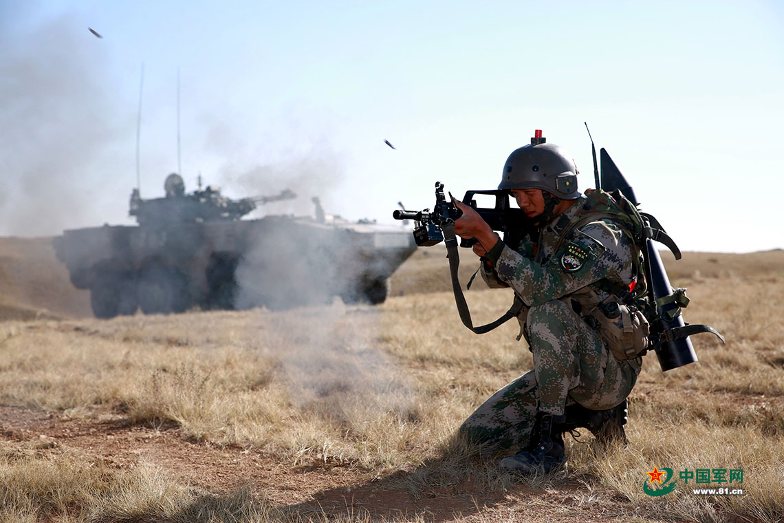 朱日和军演背景疑似东京铁塔?