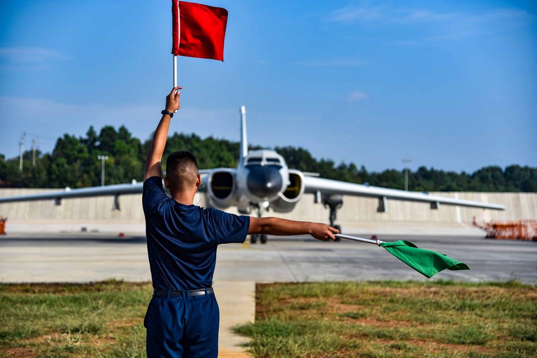 轰6轰炸机最帅正面照曝光