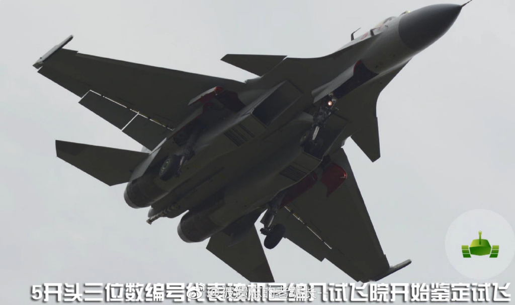 7 弹射版歼15前起落架结构清晰可见