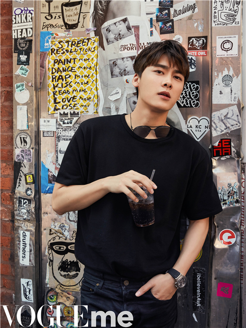 9 李易峰纽约街拍曝光 置身街头诠释美式摩登风范