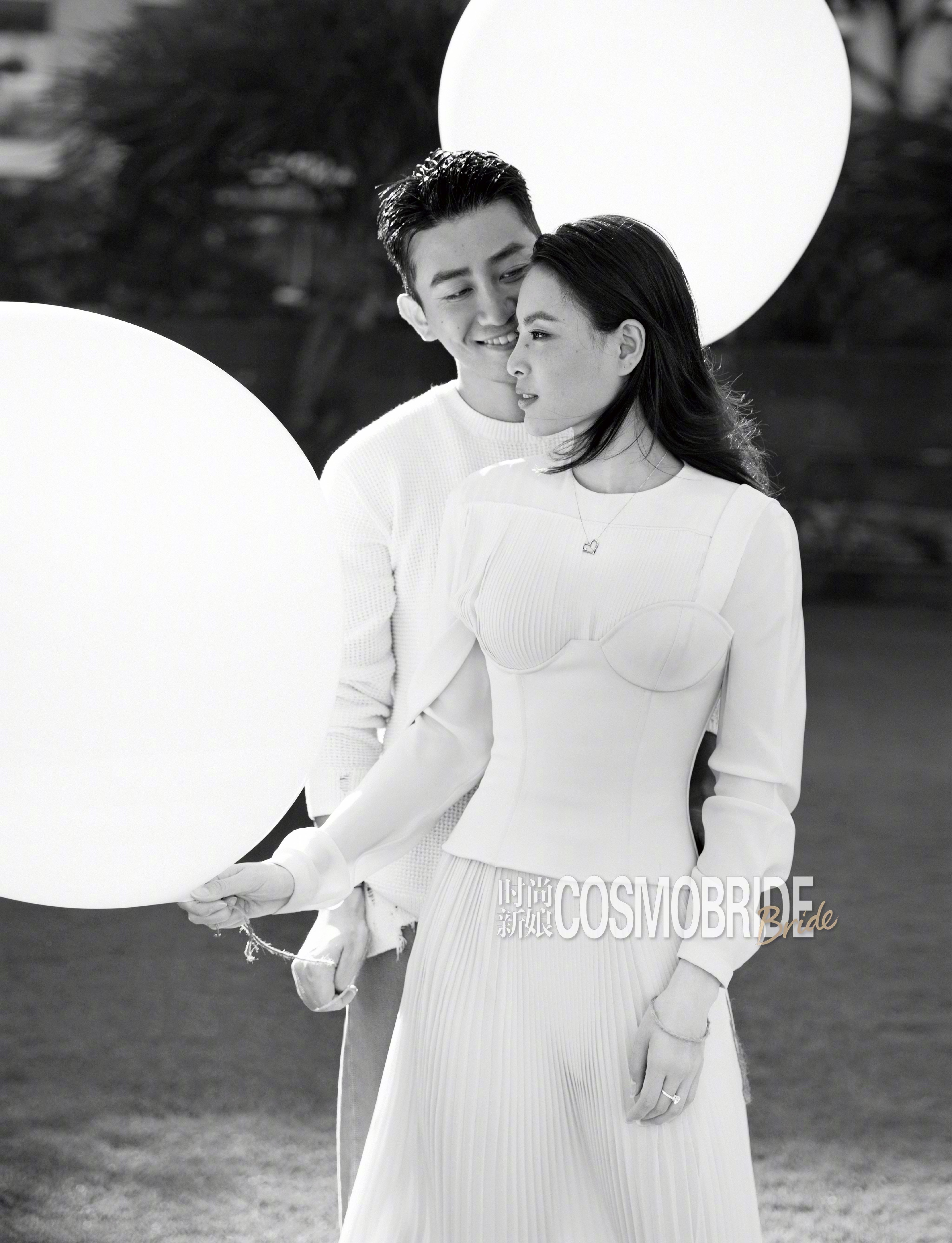 9 吴敏霞婚纱照曝光 二人面朝大海幸福依偎