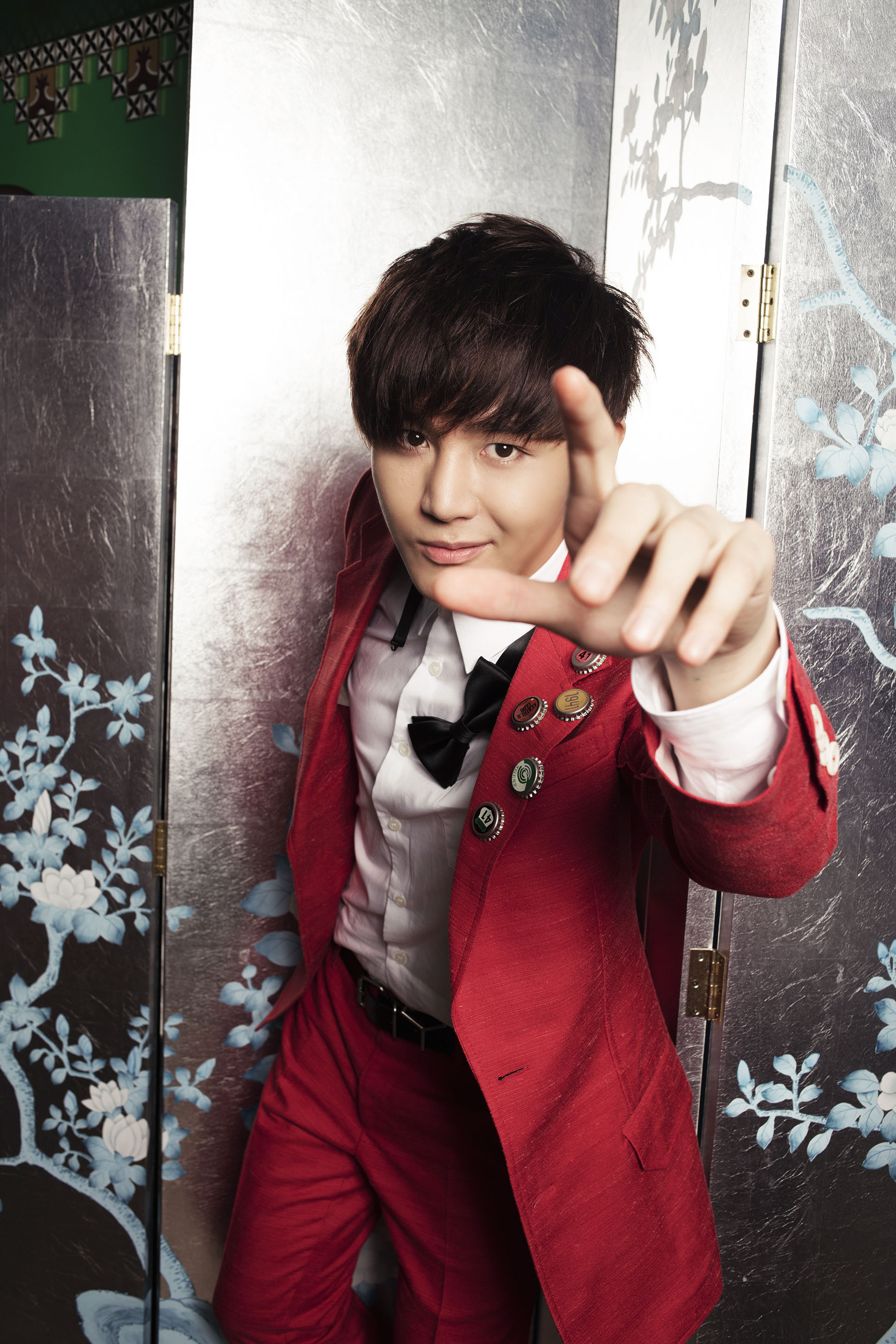 李炜俊朗写真曝光数字专辑开启预售