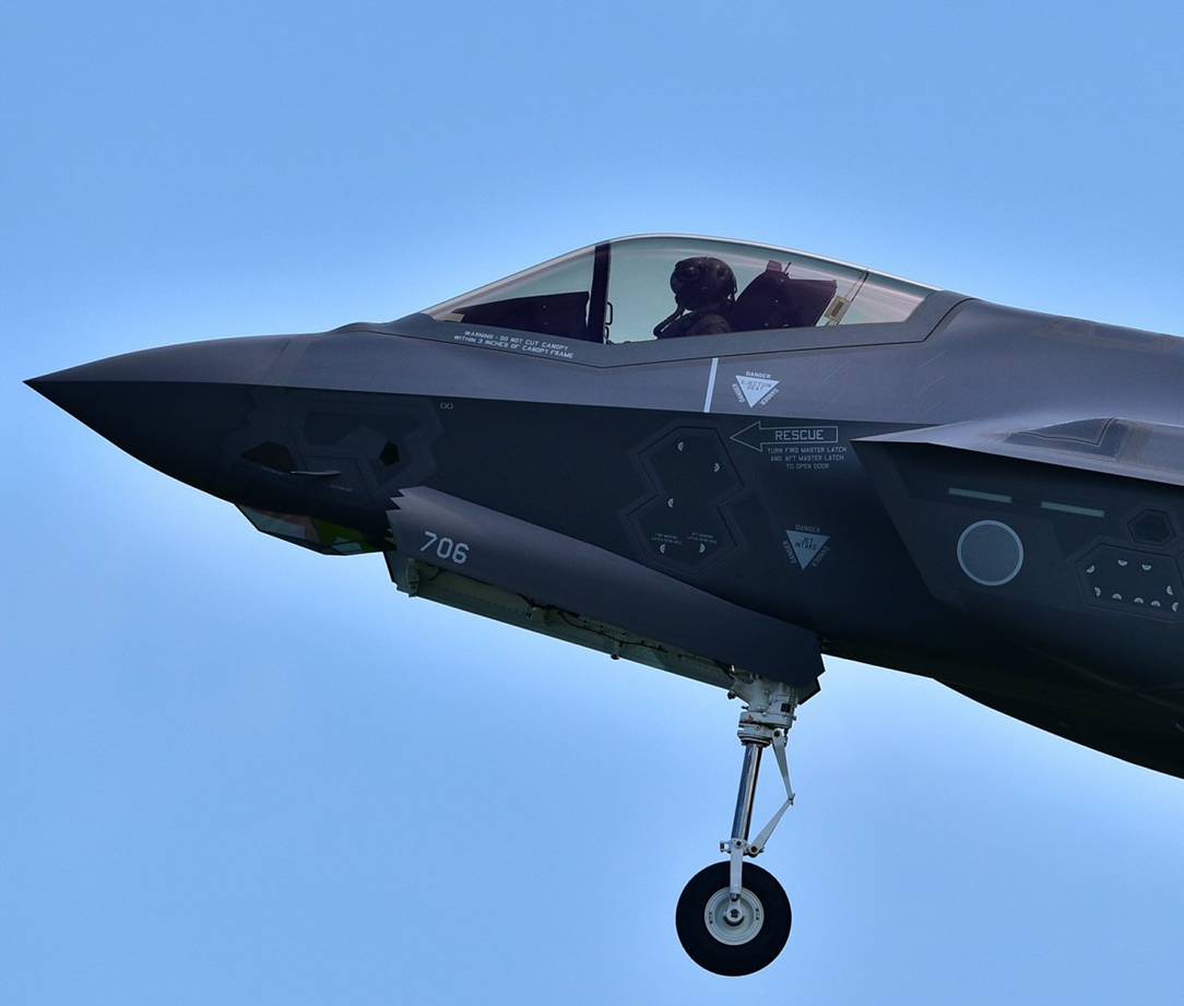 日本组装第二架f35战机首飞