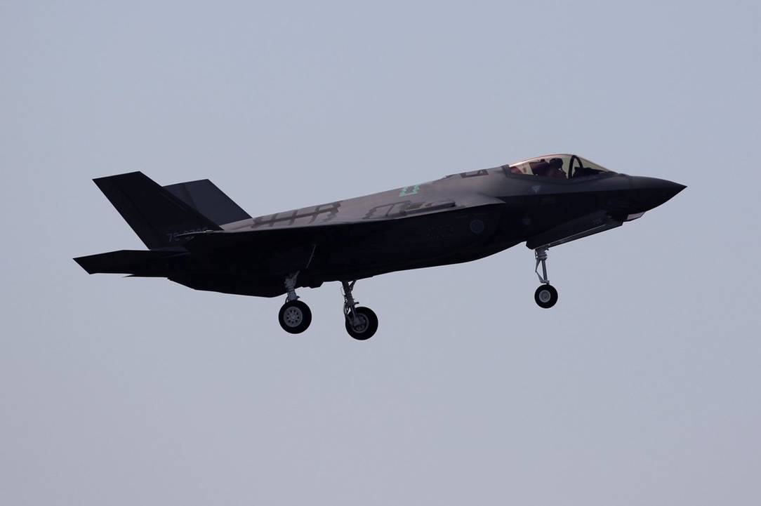 19 日本组装第二架f35战机首飞