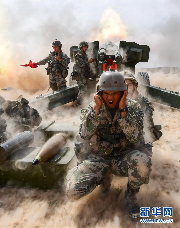 青铜峡演习炮兵部队全力开火