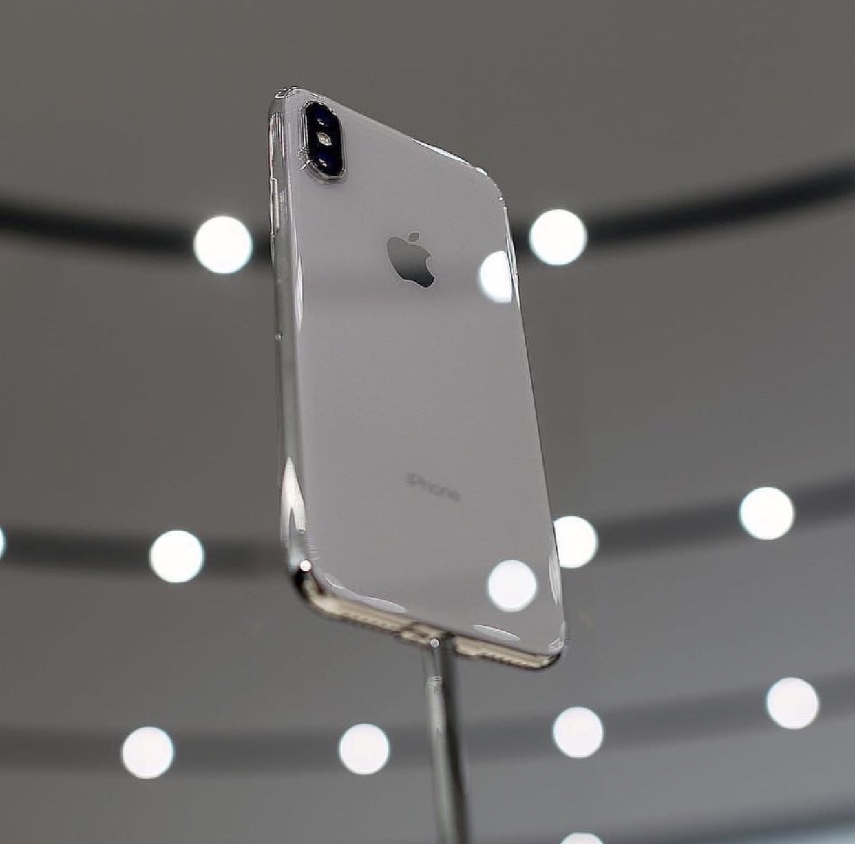 黄牛要靠它翻身了！iPhone X首批发售数量曝光