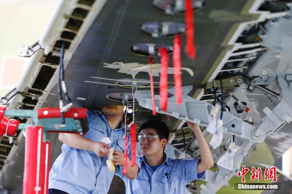 6架國產arj21飛機同時總裝