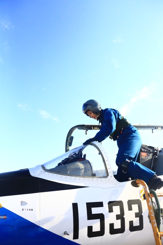 空军第十批女飞行学员实现单飞