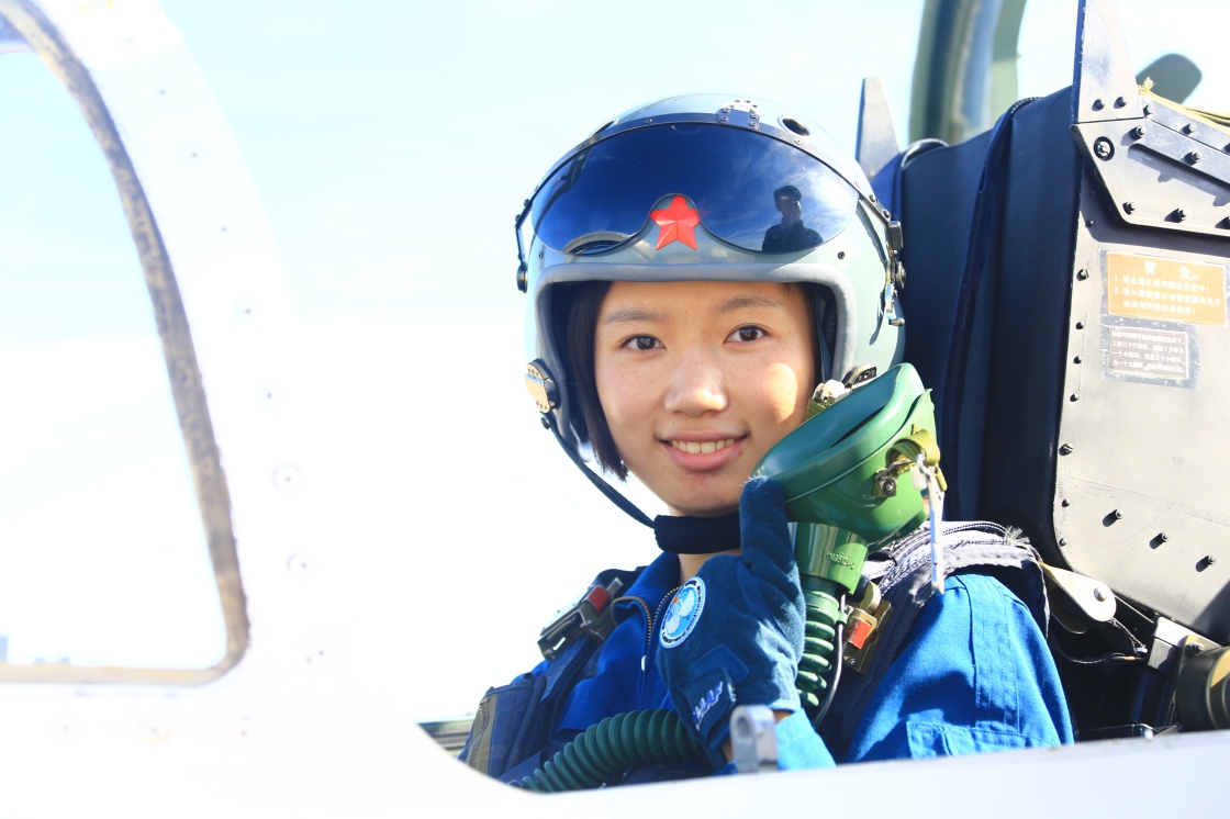 空军第十批女飞行学员实现单飞