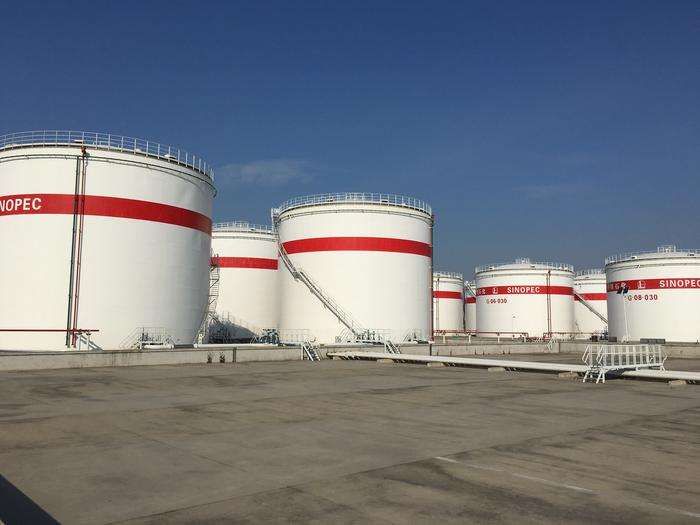 油库起火 出动无人机?原是开展应急救援演练