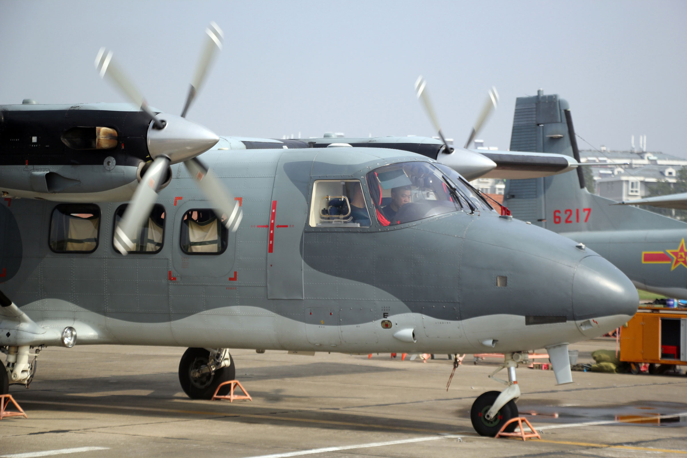 9 空軍運12運輸機機首雷達曝光