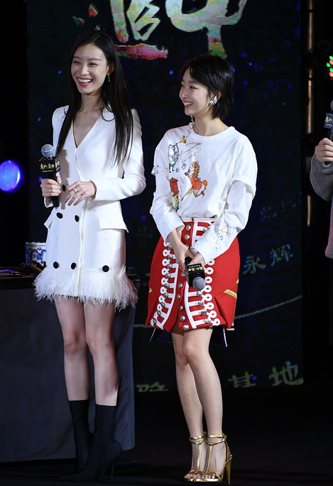 4 两代"谋女郎"pk!倪妮周冬雨甜笑动作同步