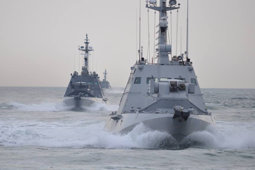 乌克兰海军的4艘58155型巡逻艇进行航行试验,该艇又称"毒蛇-m"型,由