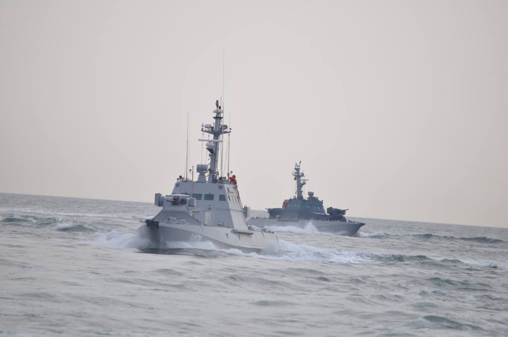 乌克兰海军的4艘58155型巡逻艇进行航行试验,该艇又称"毒蛇-m"型,由