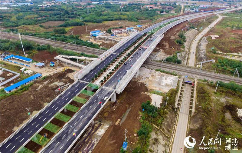 跨武九铁路线转体桥左岭大桥正式竣工 左岭大道主线全线通车