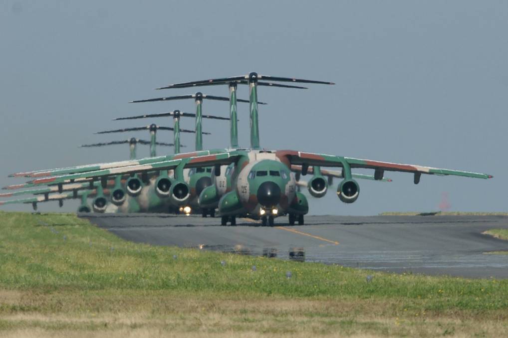 日本c1运输机象步气势逼人