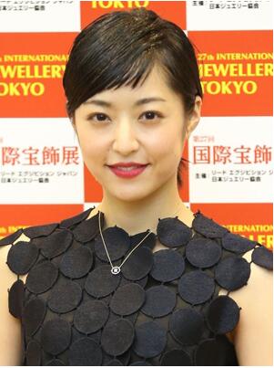 日本动漫美女排行榜_日本街头动漫美少女广告牌引热议画风精美超细腻(2)