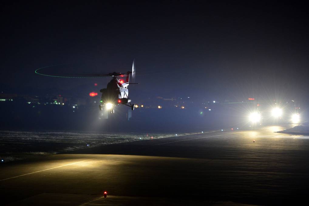 罕见直10武直夜航充满科幻感