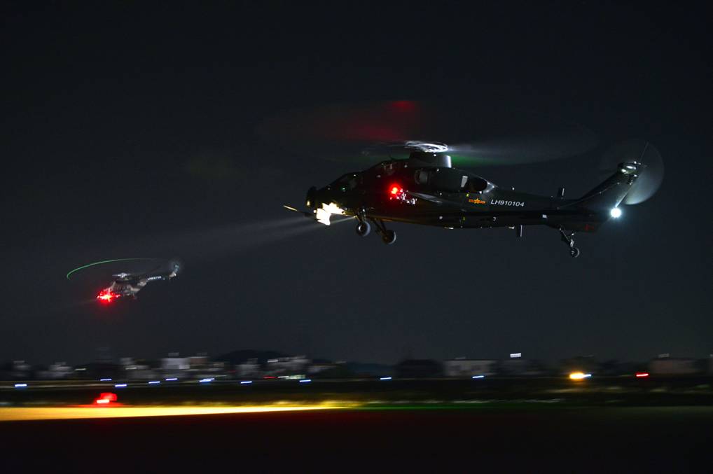 罕见直10武直夜航充满科幻感